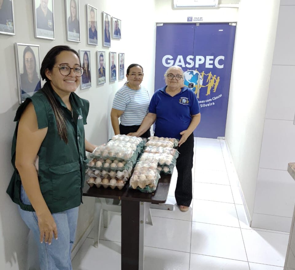 Produtores da ATeG do Senar-RN doam ovos a grupo de apoio a pessoas com câncer